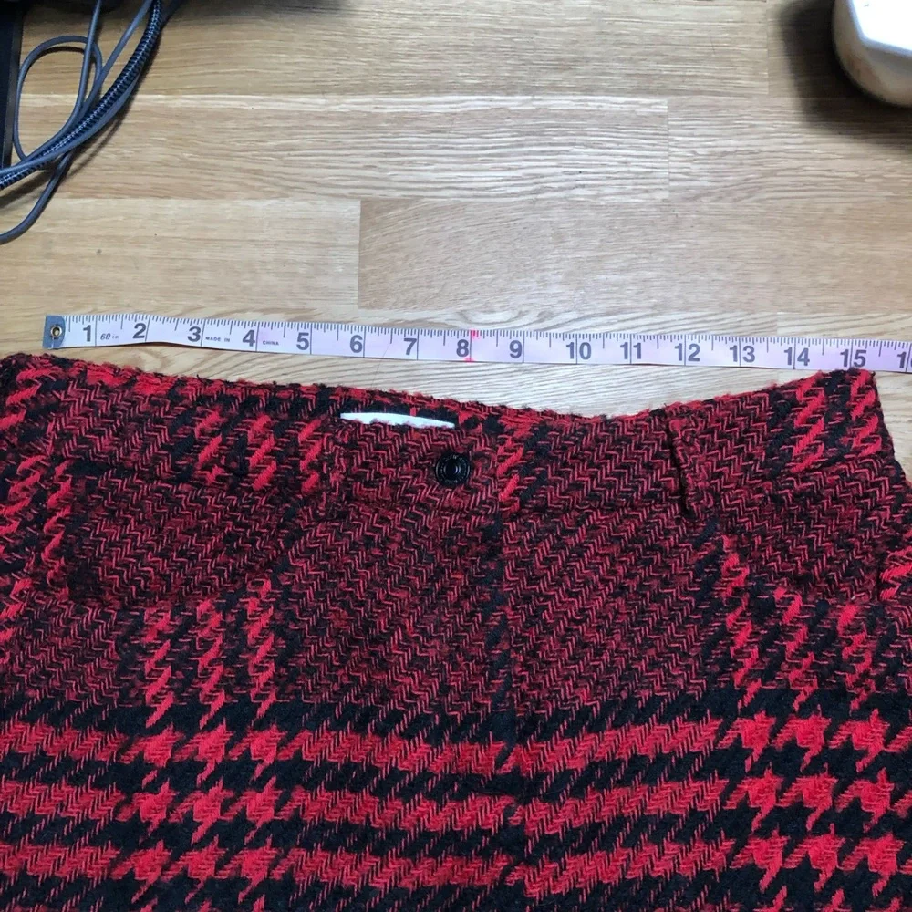 Gorgeous red & black winter houndstooth  mini skirt by Mango! - Picture 3 of 4
